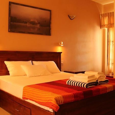 Janishi Residencies Hotel Negombo Ruang foto