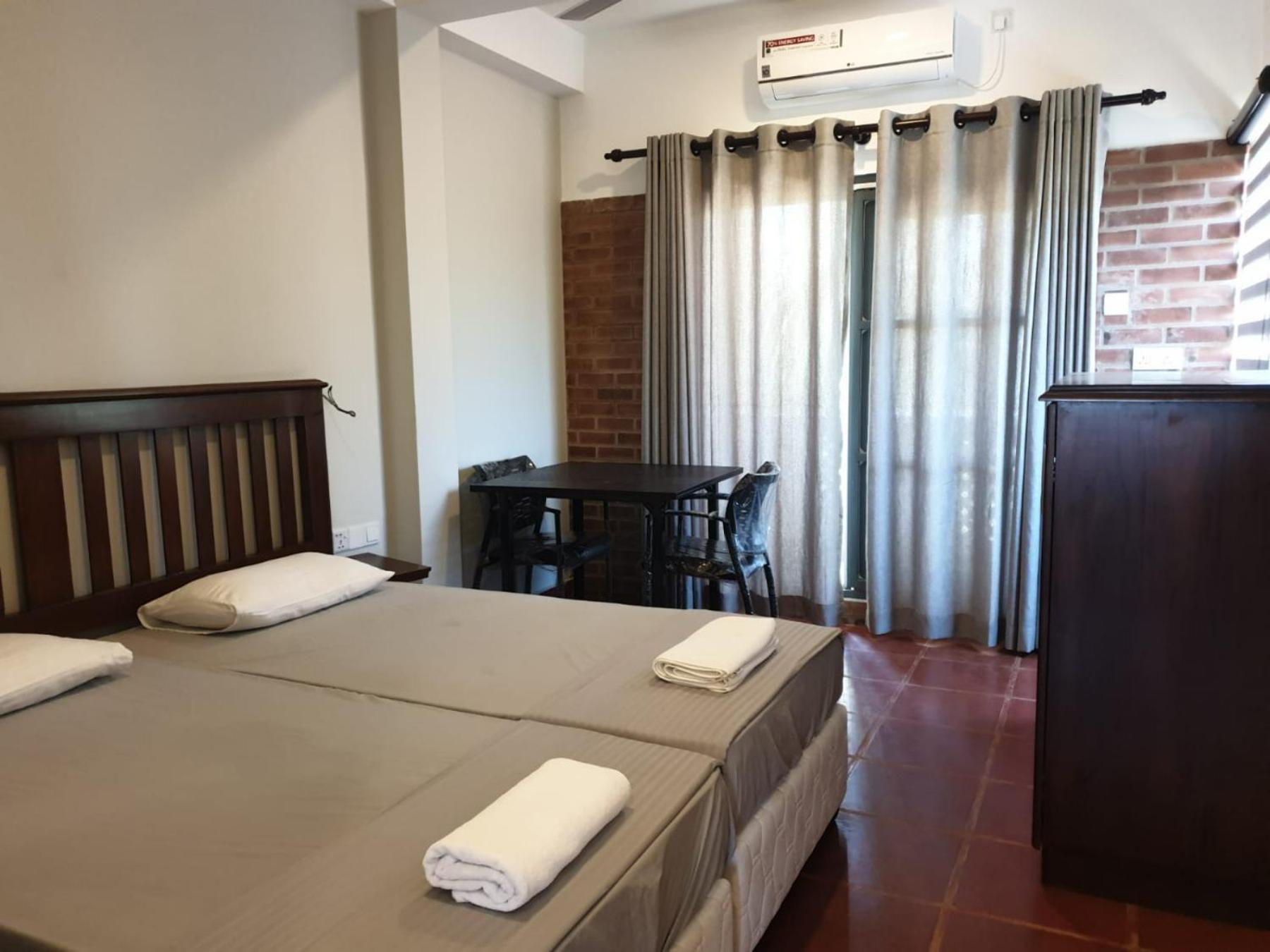 Janishi Residencies Hotel Negombo Bagian luar foto