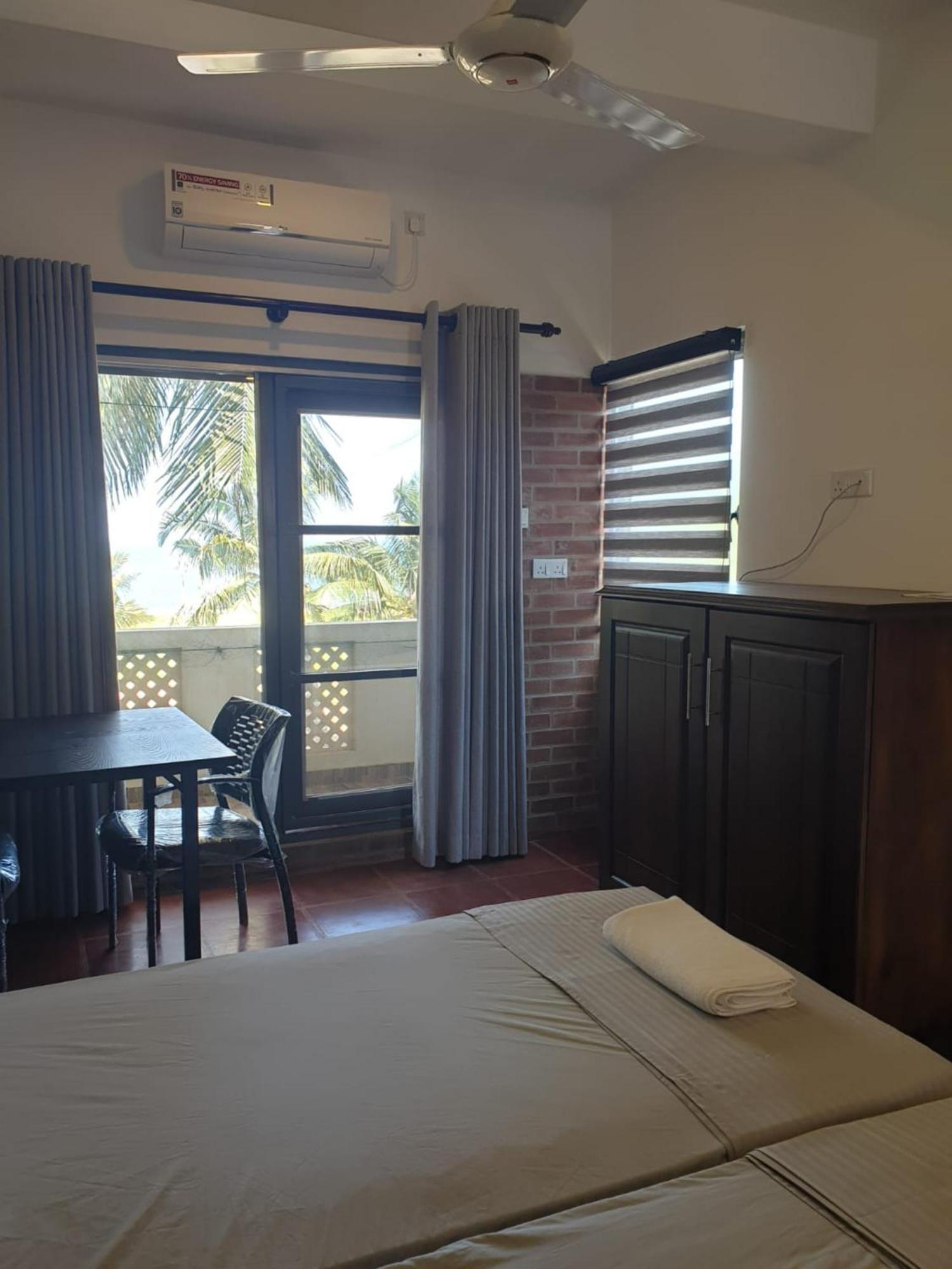 Janishi Residencies Hotel Negombo Bagian luar foto
