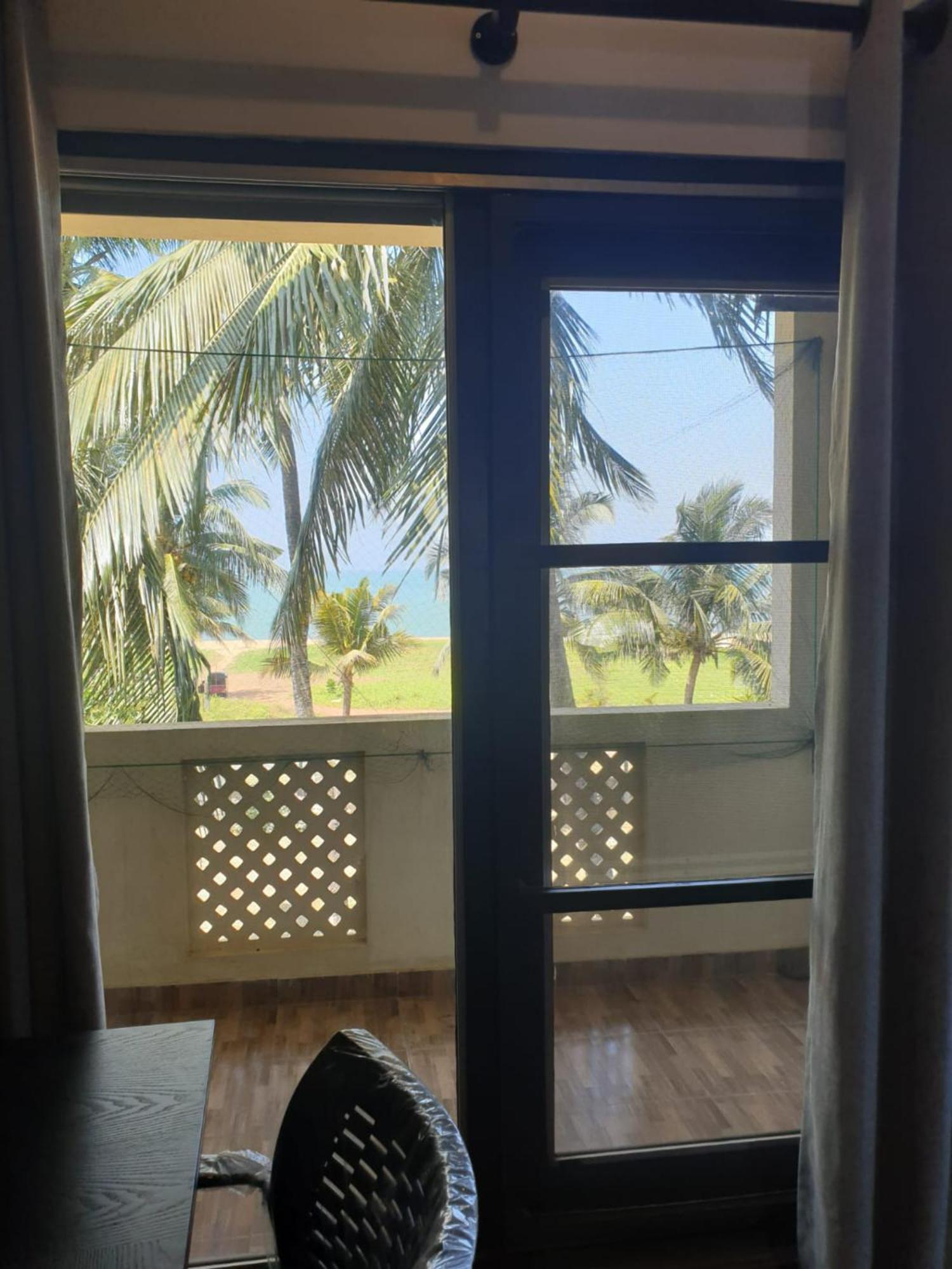 Janishi Residencies Hotel Negombo Bagian luar foto
