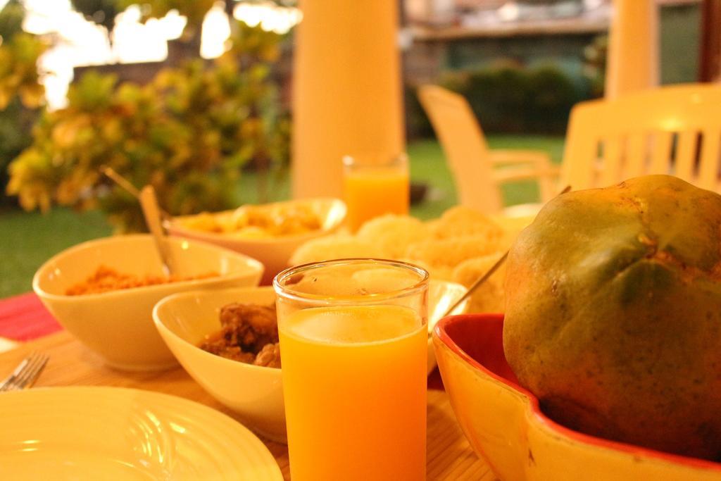 Janishi Residencies Hotel Negombo Bagian luar foto