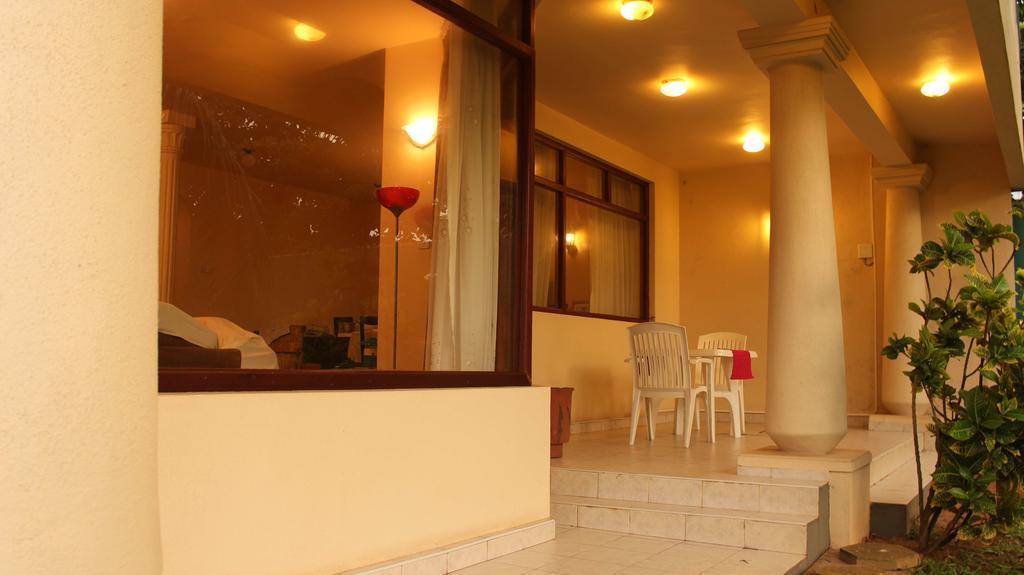 Janishi Residencies Hotel Negombo Bagian luar foto