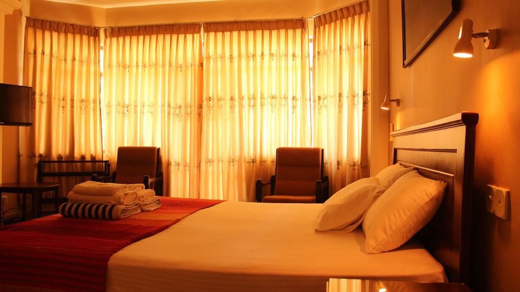 Janishi Residencies Hotel Negombo Ruang foto