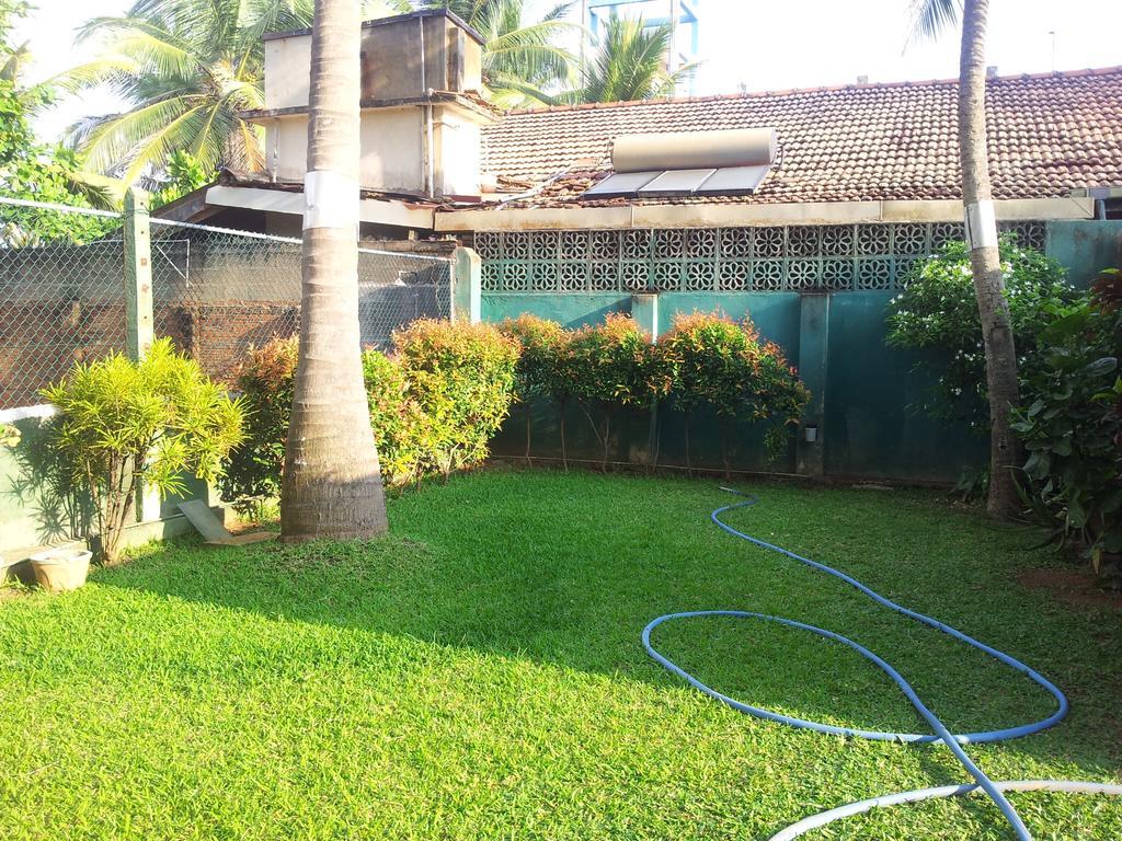 Janishi Residencies Hotel Negombo Bagian luar foto