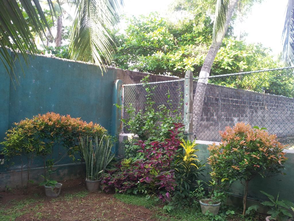 Janishi Residencies Hotel Negombo Bagian luar foto