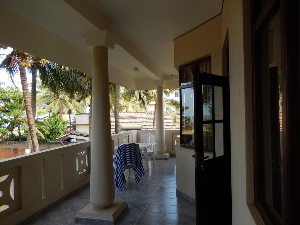 Janishi Residencies Hotel Negombo Bagian luar foto