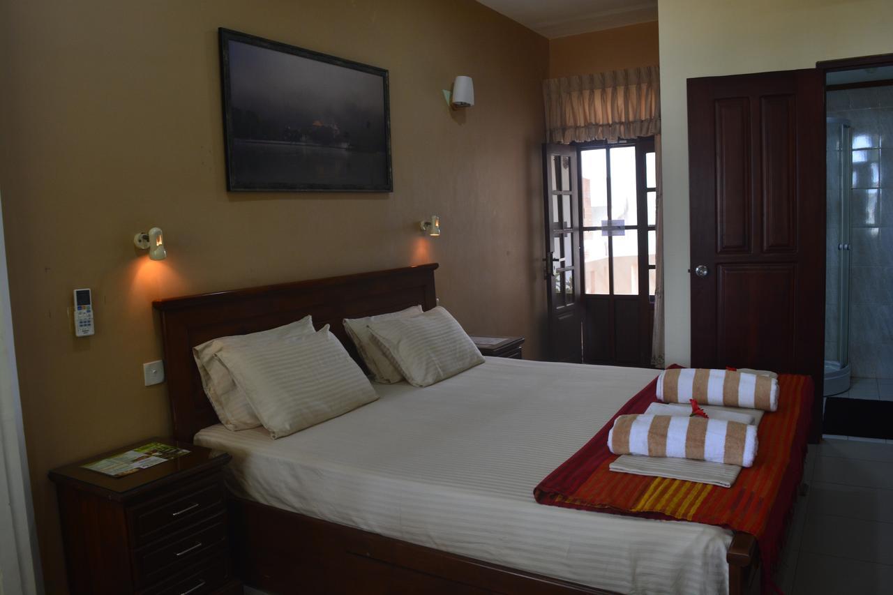 Janishi Residencies Hotel Negombo Bagian luar foto