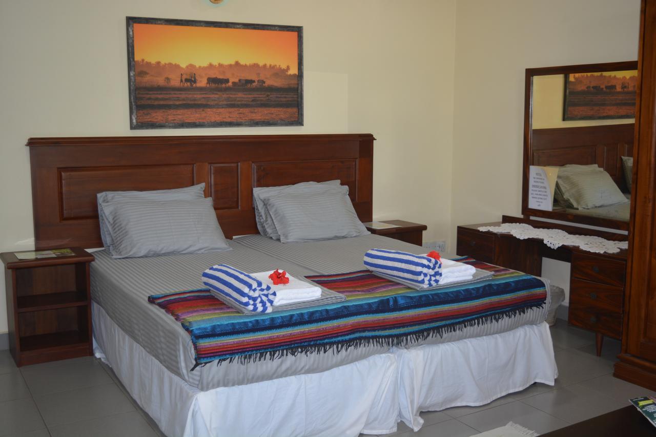 Janishi Residencies Hotel Negombo Bagian luar foto