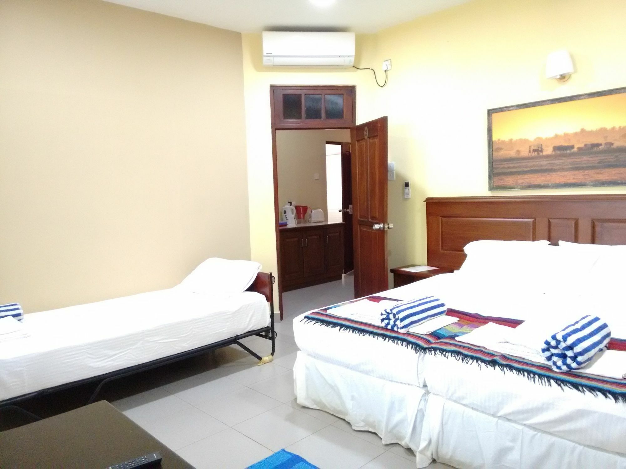 Janishi Residencies Hotel Negombo Bagian luar foto