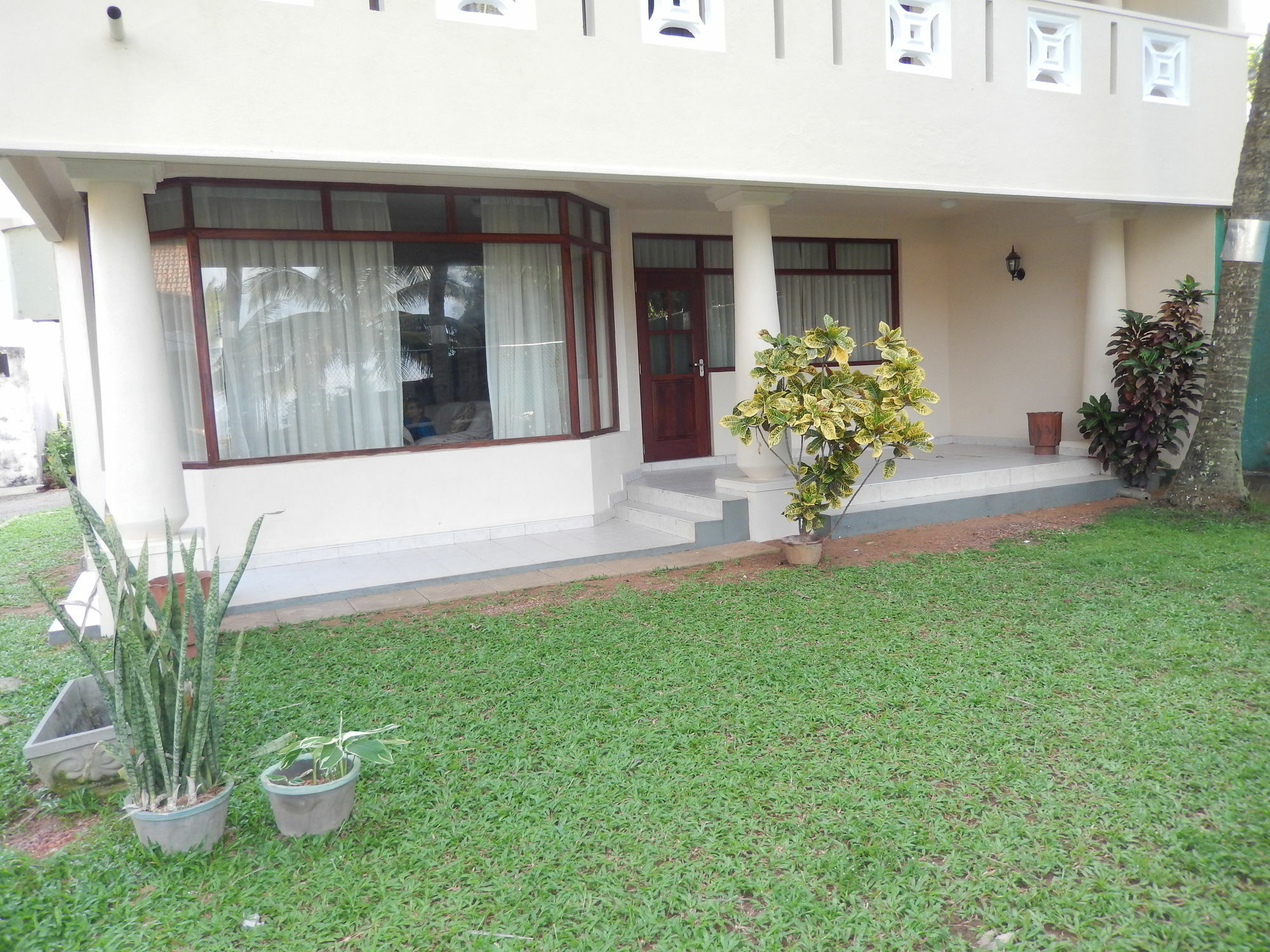 Janishi Residencies Hotel Negombo Bagian luar foto