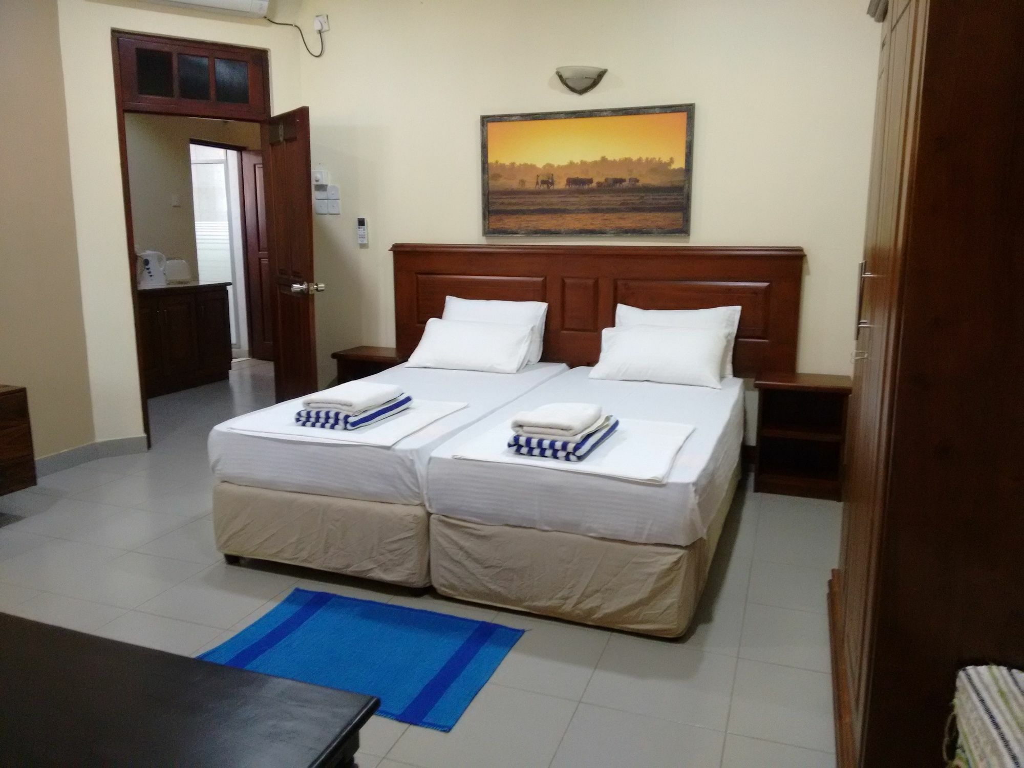 Janishi Residencies Hotel Negombo Bagian luar foto